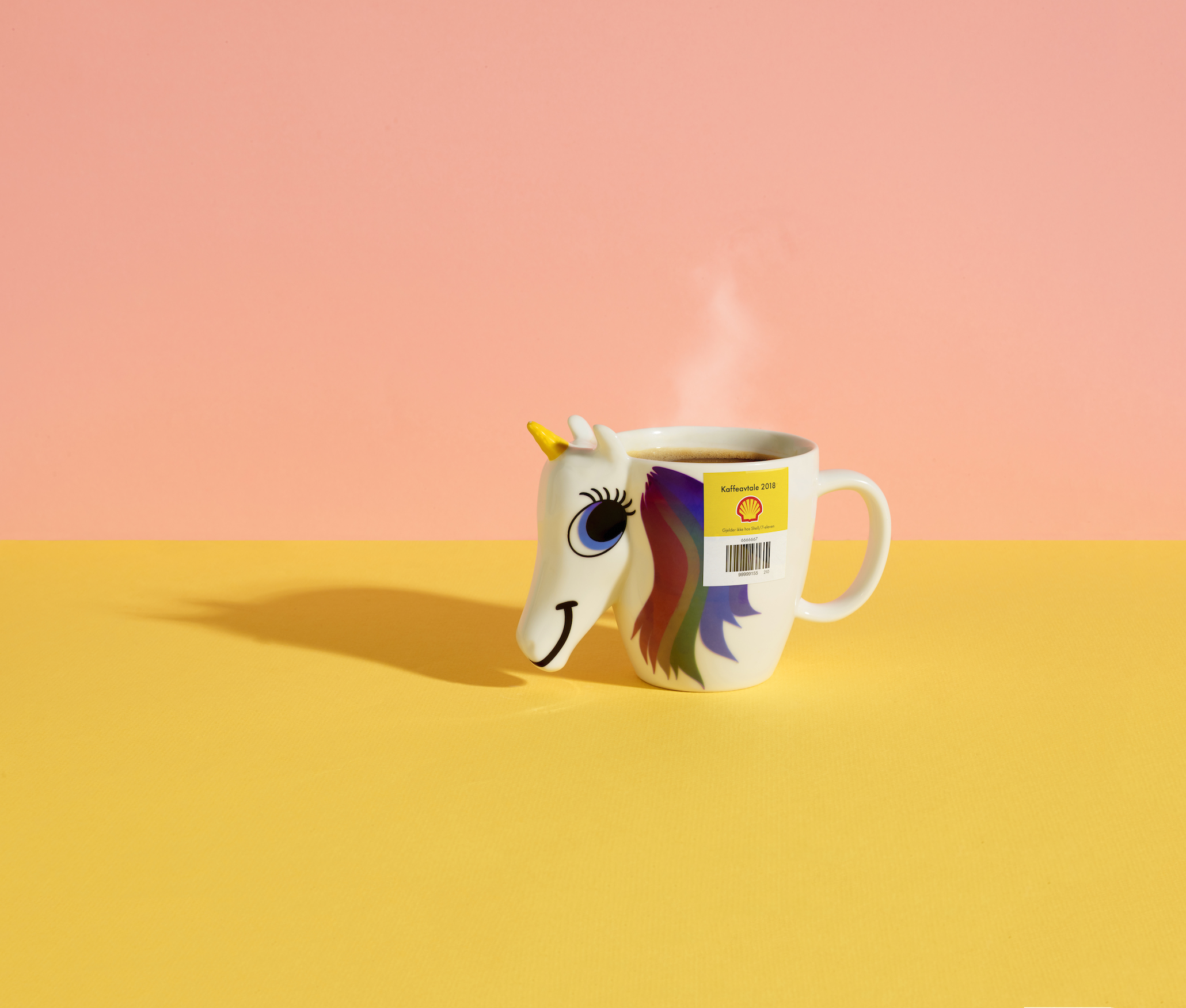 Hauskat ja huomiota herättävät kahvikupit seikkailevat sovelluksen markkinointimateriaalissa sloganilla "Tuo ja käytä haluamaasi kuppia!"